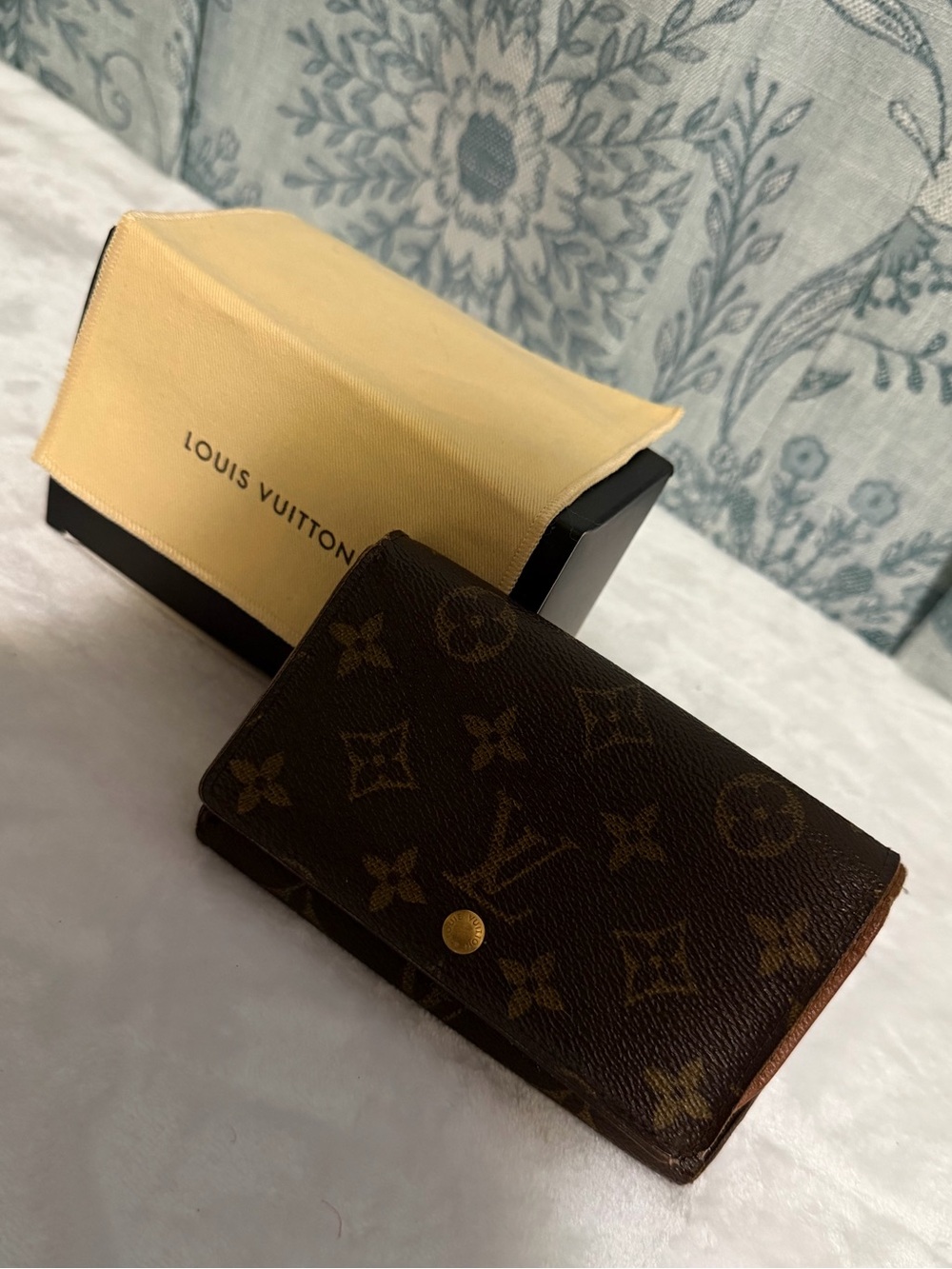 Louis Vuitton vintage Porte Monnaie Monogram compact snap wallet/coin purse